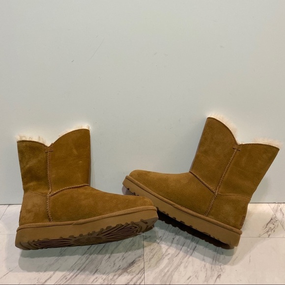 New! UGG Constantine Chestnut Short Boots 6 - Picture 5 of 15